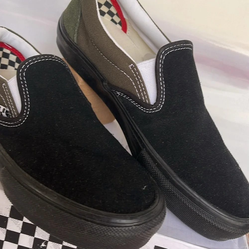 Vans Men’s Skate Slip-On Black/Grape Leaf
VN0A5FCAKE9
Sneakers - Picture 9 of 16